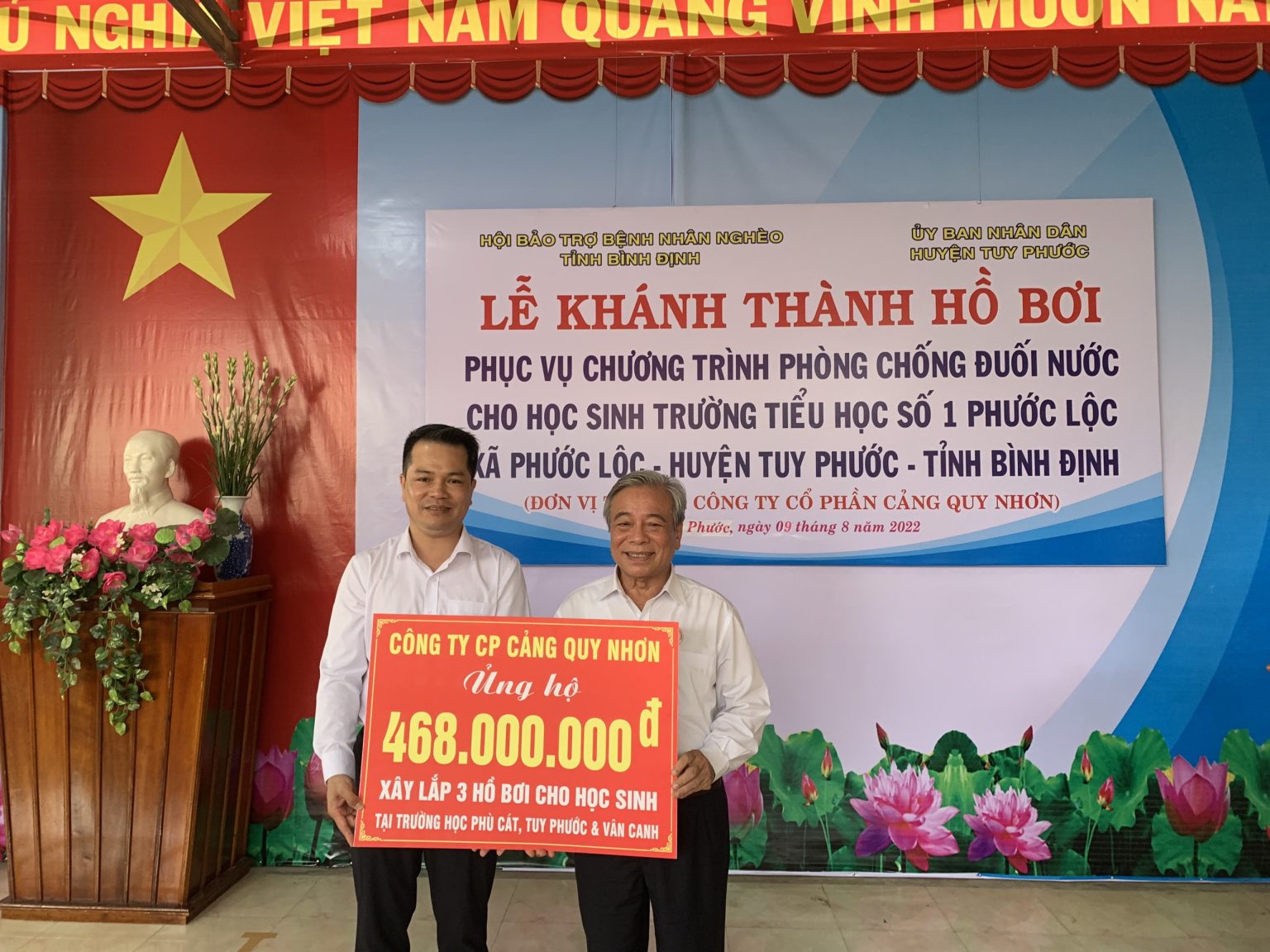 CẢNG QUY NHƠN TRAO TẶNG HỒ BƠI CHO CÁC TRƯỜNG HỌC TRÊN ĐỊA BÀN TỈNH BÌNH ĐỊNH