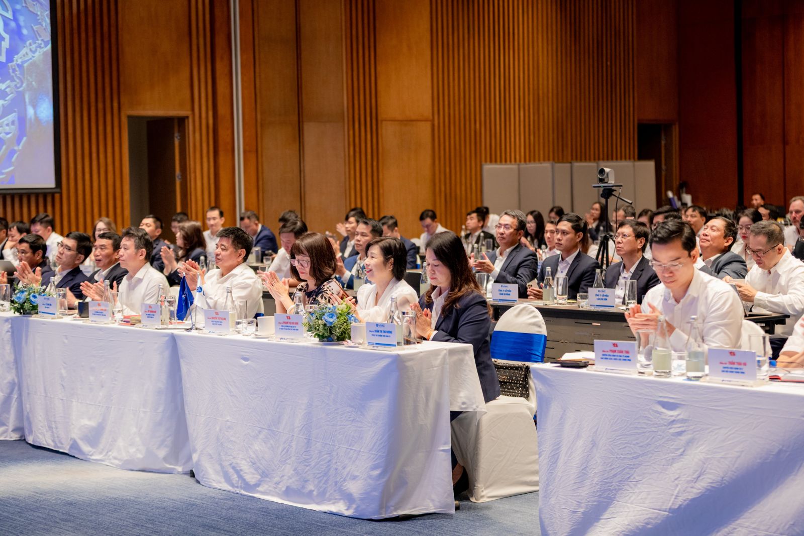 5boct205dvimc_highlight_2_24 Toàn cảnh Hội nghị Sơ kết công tác xây dựng Đảng và kinh doanh 9 tháng đầu năm